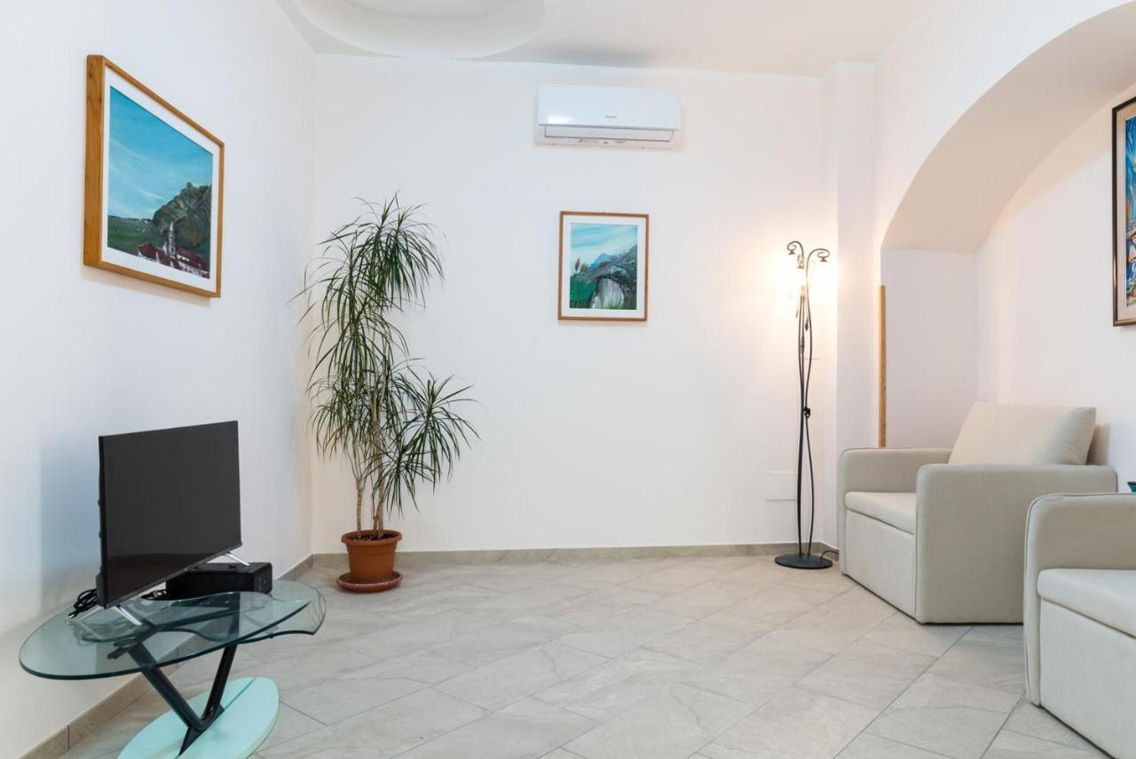Casa Vacanza Rosy Di Guida Rosy Giungano Экстерьер фото